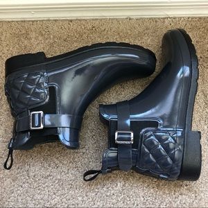 Hunter Refined Quilted Gloss Chelsea Boot 8